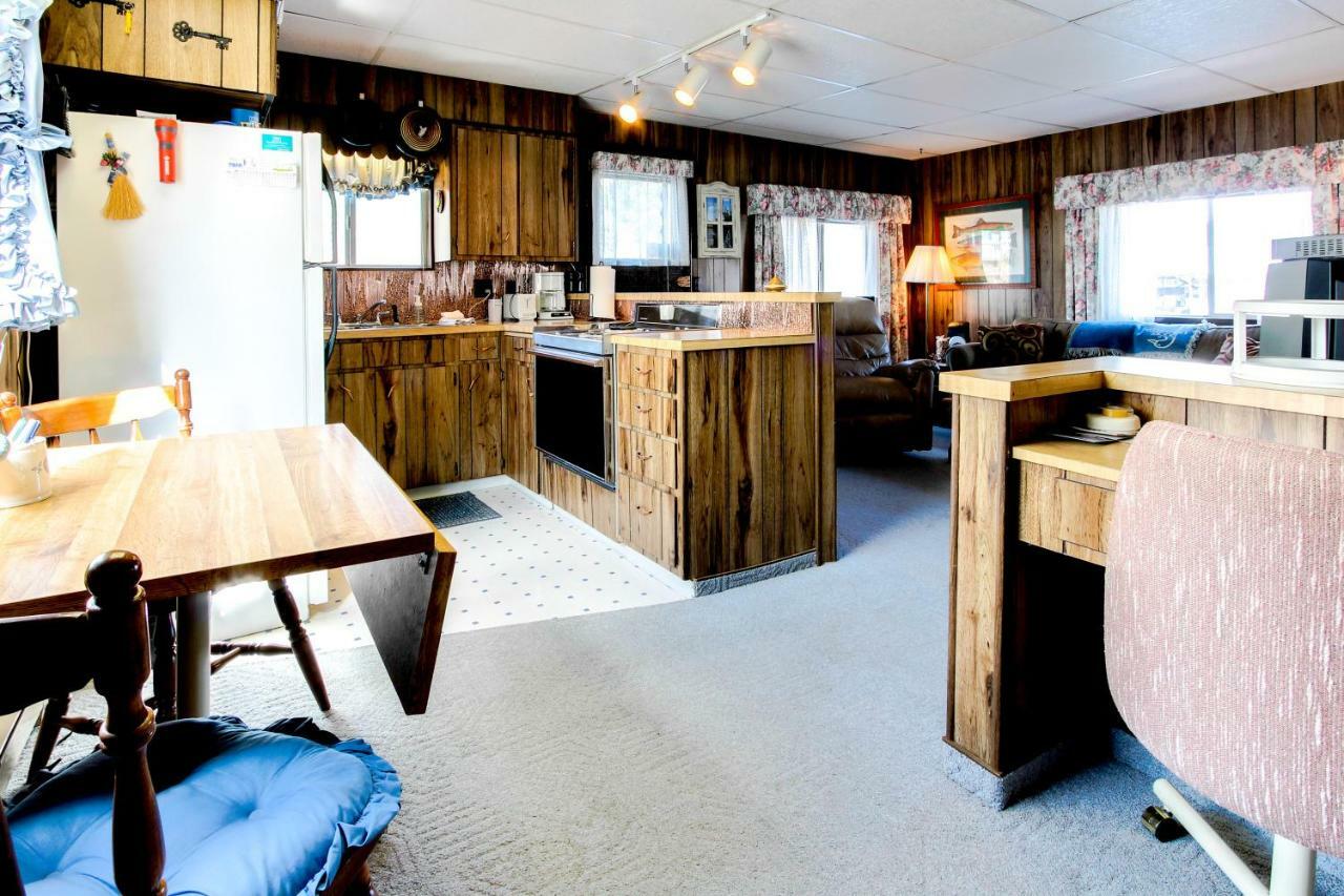 Scenic Bay Float Home Hideaway Athol Ngoại thất bức ảnh